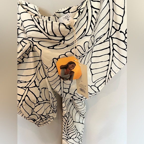 New with tags - De Noel x Target One shoulder top - Picture 3 of 3